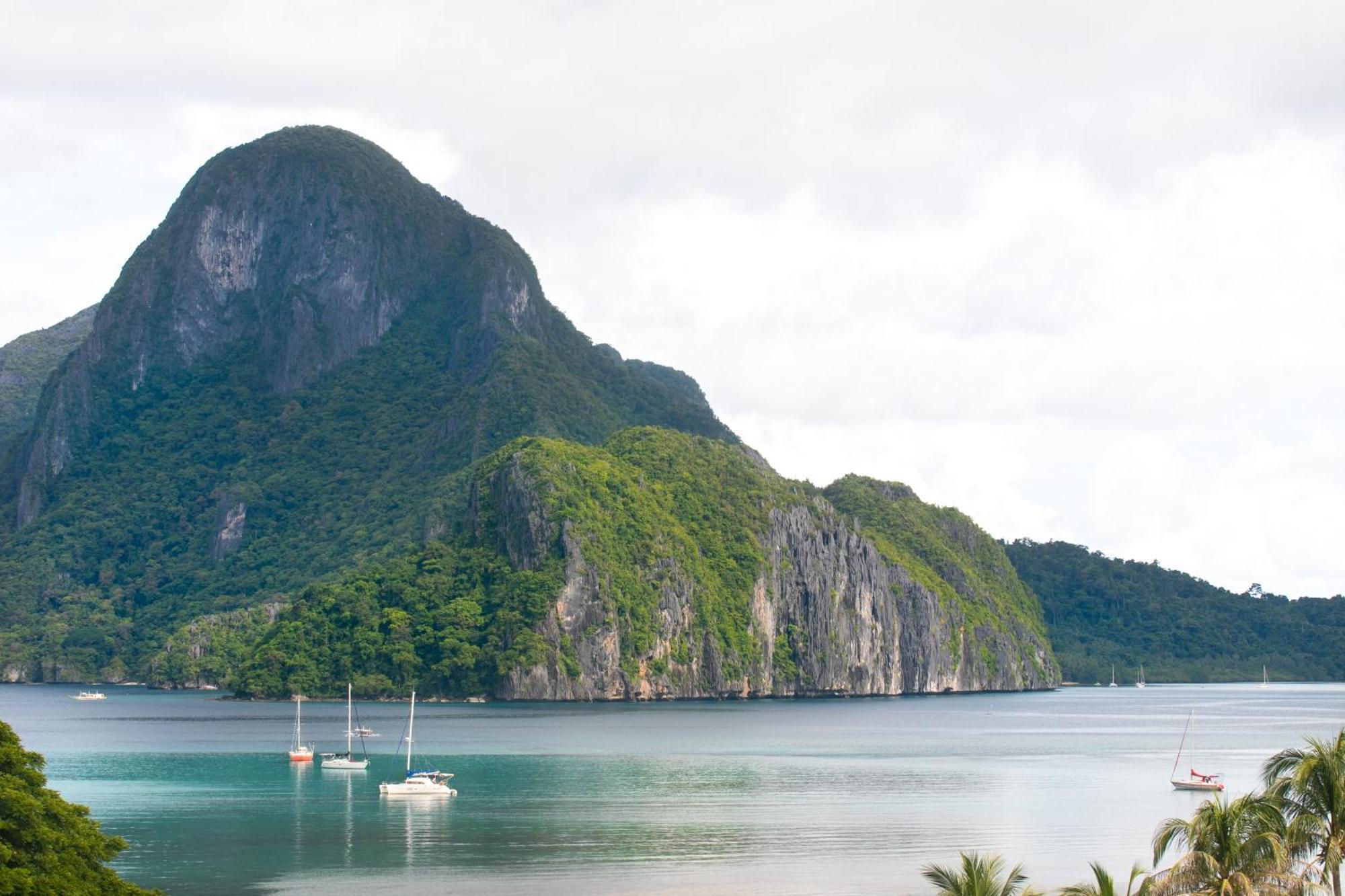 The Funny Lion - El Nido Hotel Exterior photo